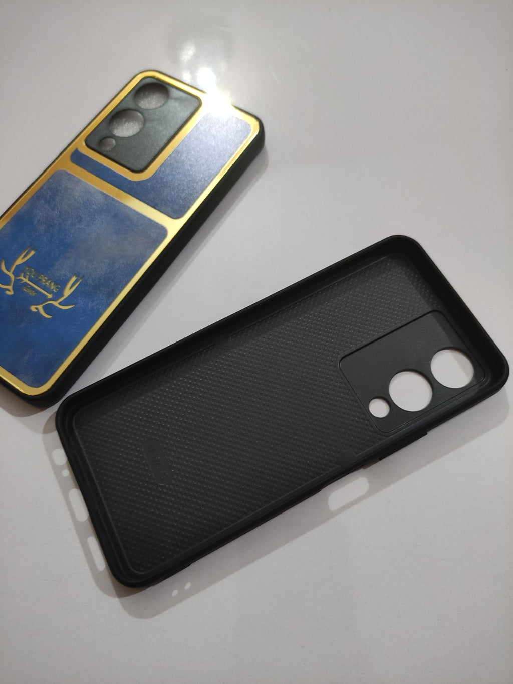 Vivo Y17S 4G PU Golden Stripe Design Back Cover